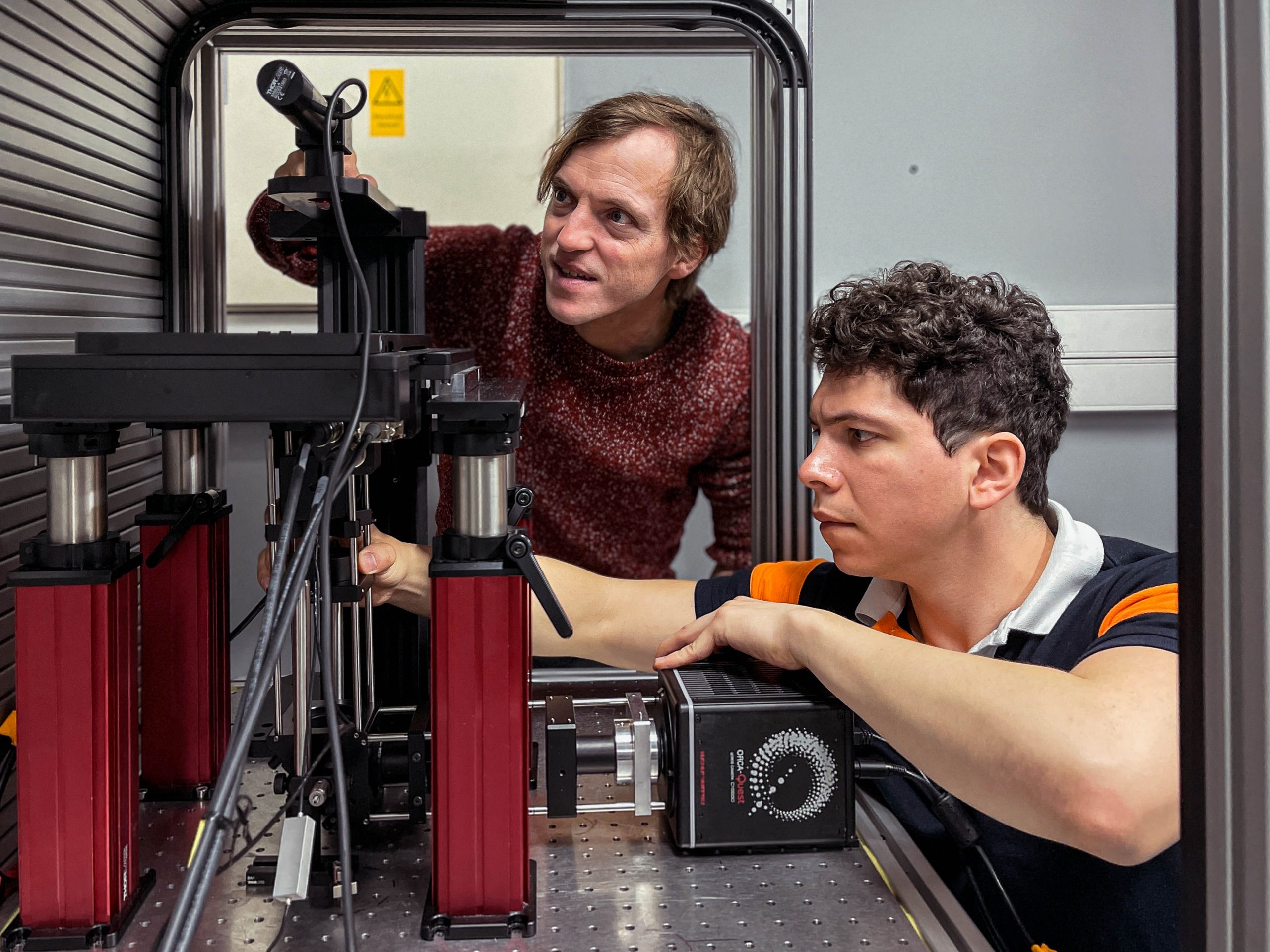 Dr. Michael Krieg and his Graduate student, Luis Felipe Morales-Curiel using the highly light-efficient microscope “LowLiteScope”