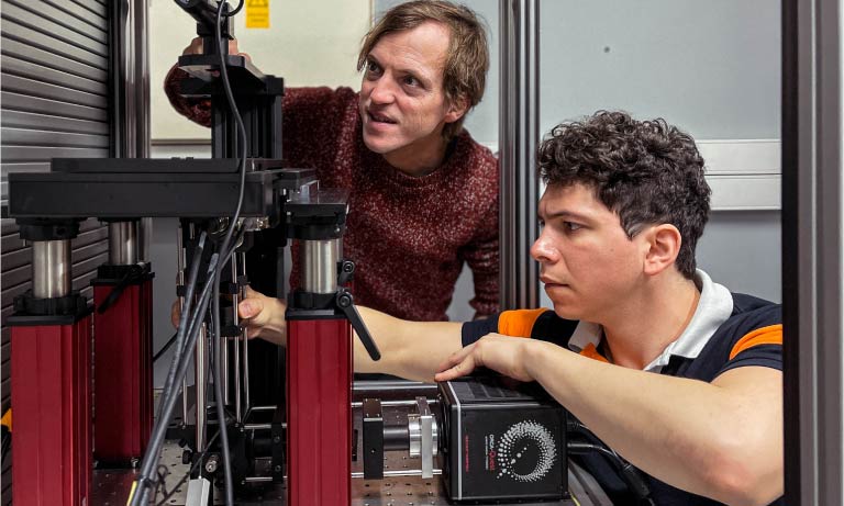 生物発光顕微鏡の限界に挑む【Institut de Ciencies Fotòniques】